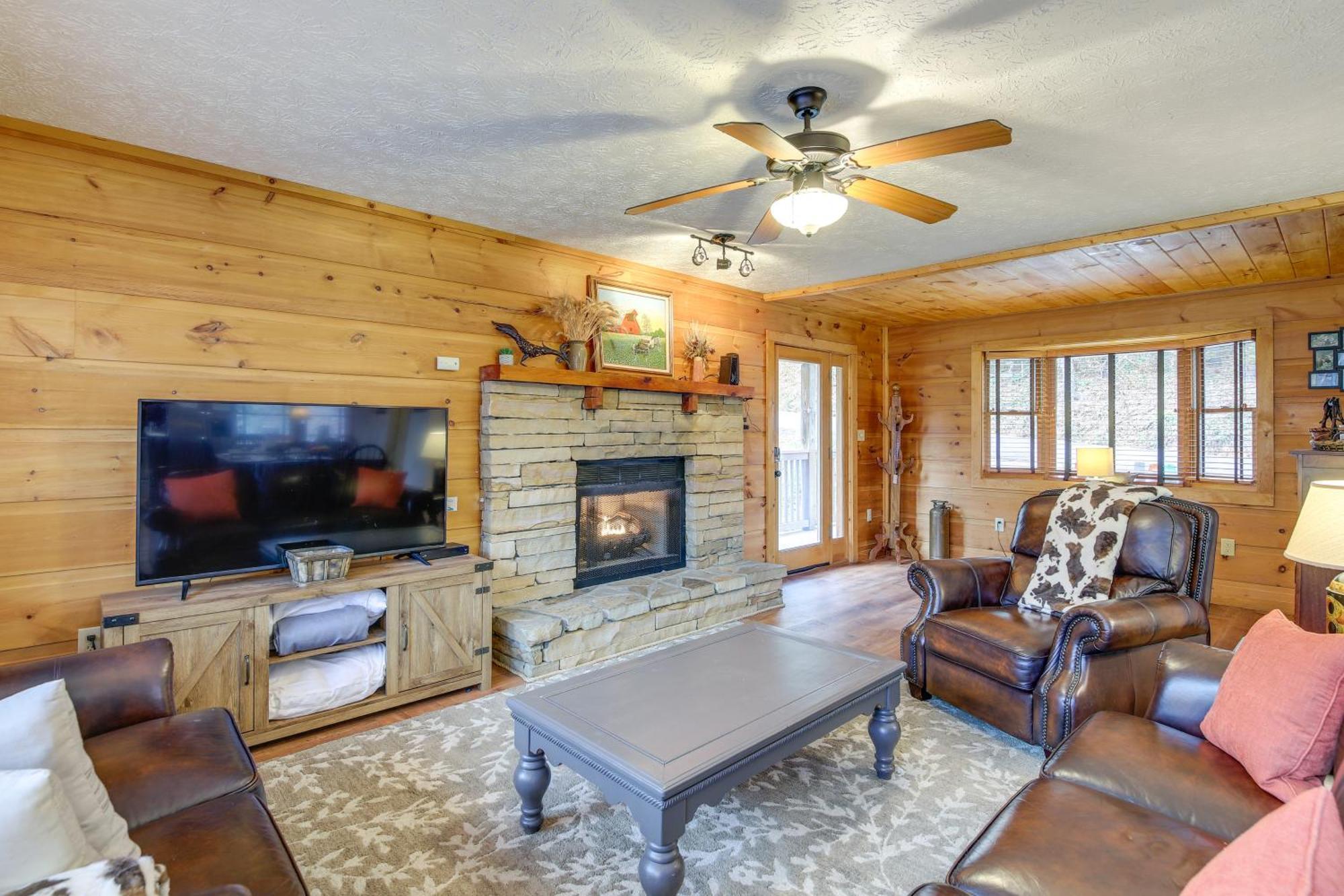 Pet-Friendly Gatlinburg Retreat With Hot Tub! Exterior foto